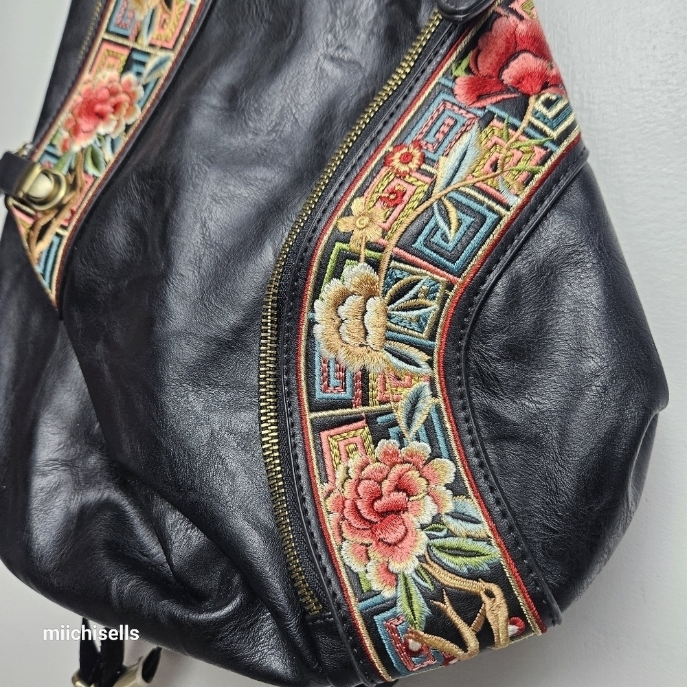 Leather backpack with embroidery - Picture 3 of 10